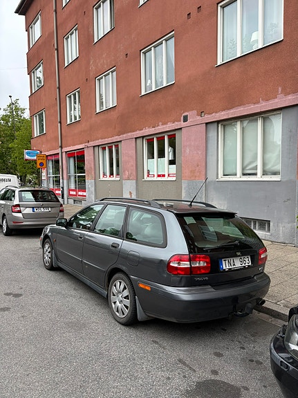Volvo V40 4 of 5
