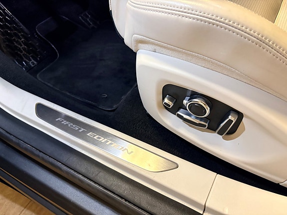 Jaguar I-PACE 13 of 24