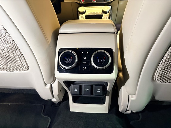 Jaguar I-PACE 22 of 24