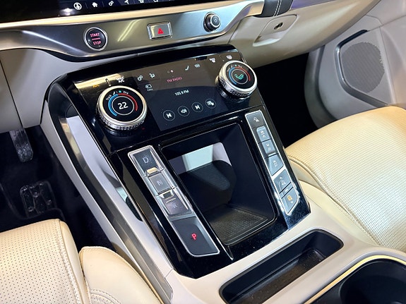 Jaguar I-PACE 19 of 24