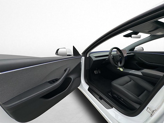 Tesla Model 3 9 of 30