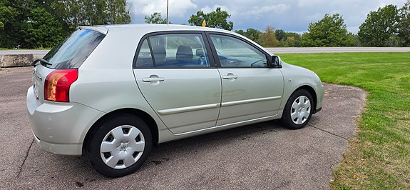 Toyota Corolla 4 of 6