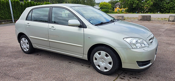 Toyota Corolla 3 of 6