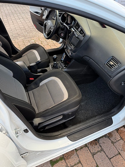 Kia Ceed 10 of 22