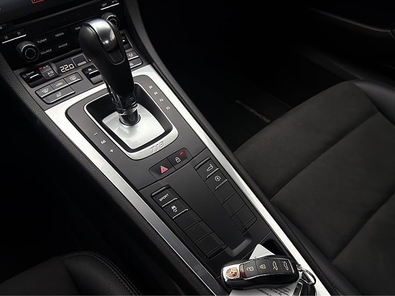 Porsche 718 Cayman 23 of 30