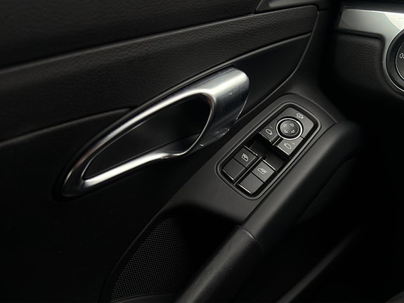 Porsche 718 Cayman 11 of 30