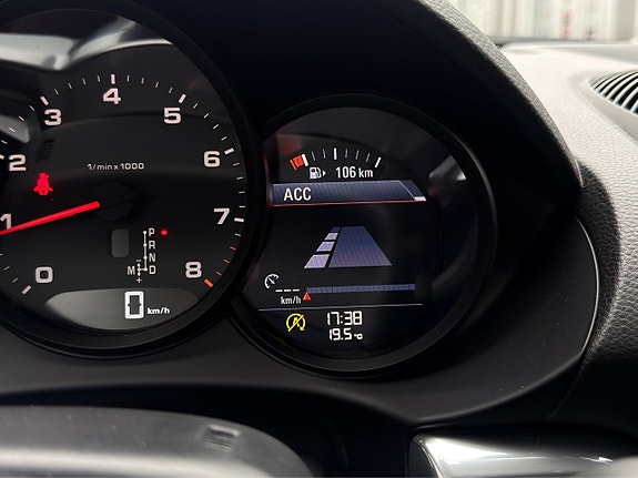 Porsche 718 Cayman 17 of 30