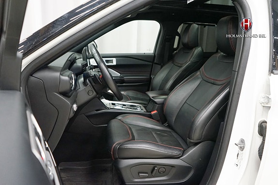 Ford Explorer 10 of 26