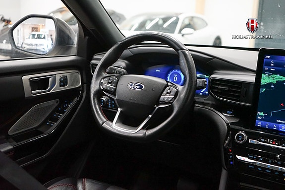 Ford Explorer 17 of 26