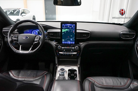 Ford Explorer 16 of 26