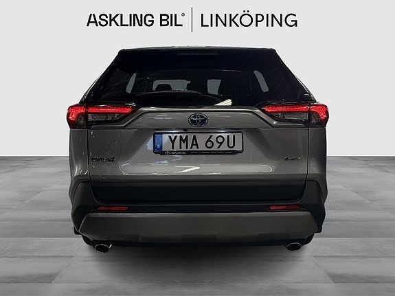 Toyota RAV4 4 of 10
