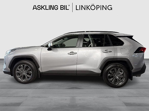 Toyota RAV4 3 of 10