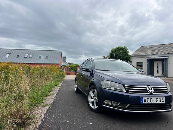 Volkswagen Passat 2 of 9