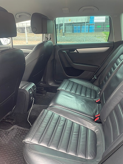 Volkswagen Passat Alltrack 4 of 5