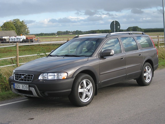 Volvo XC70 2 of 14