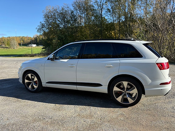 Audi Q7 2 of 10