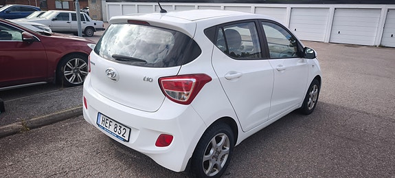 Hyundai i10 4 of 12