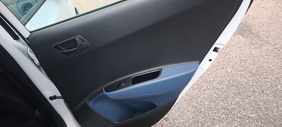 Hyundai i10 8 of 12