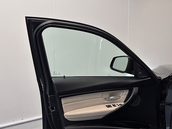 BMW 320d 13 of 30