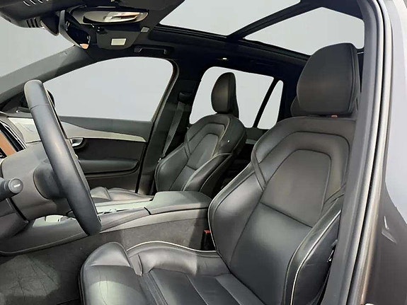 Volvo XC90 13 of 27