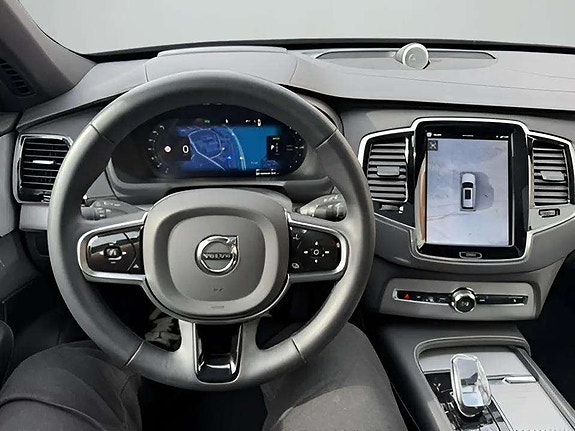 Volvo XC90 16 of 27