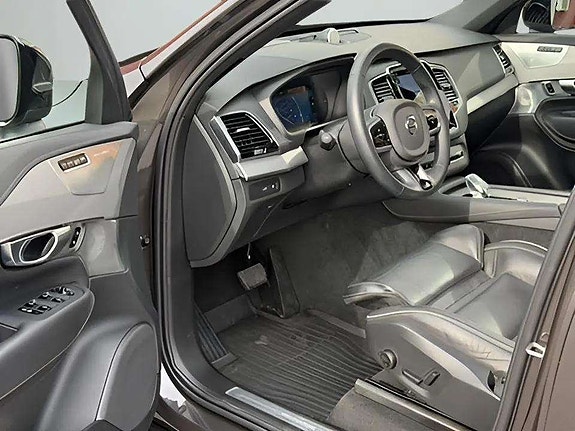 Volvo XC90 12 of 27