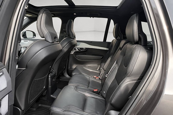 Volvo XC90 15 of 26