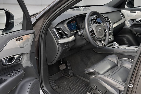 Volvo XC90 13 of 26