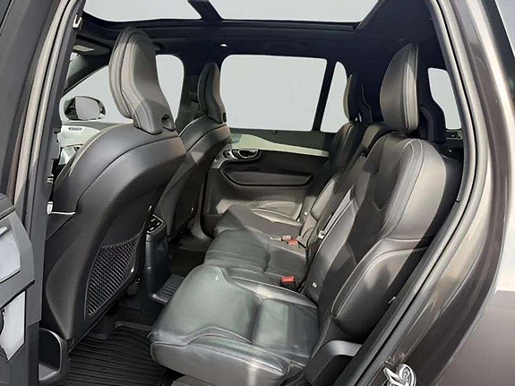 Volvo XC90 14 of 27