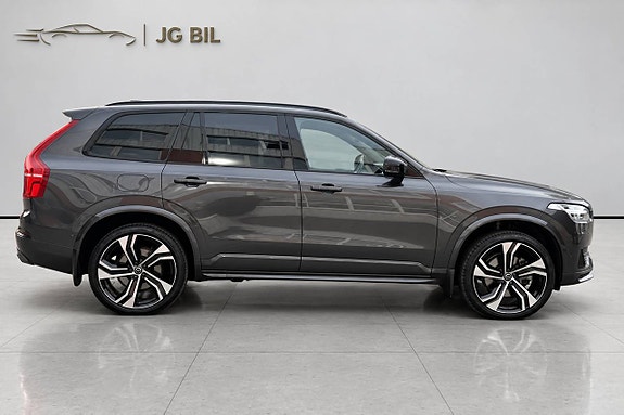 Volvo XC90 10 of 26