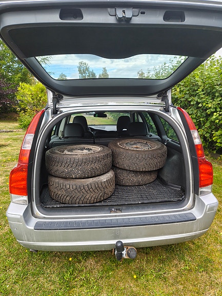 Volvo V70 3 of 7