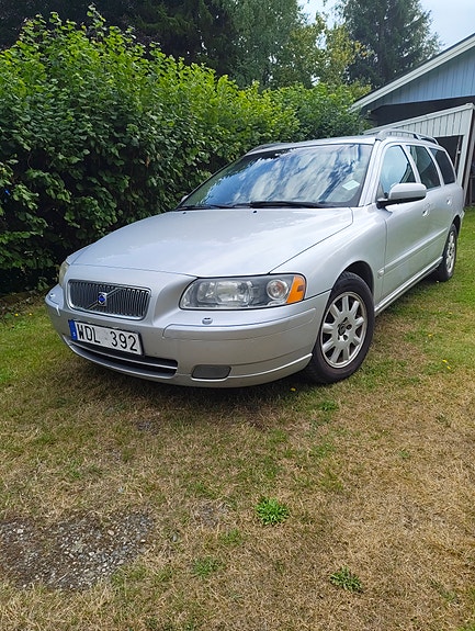 Volvo V70 2 of 7