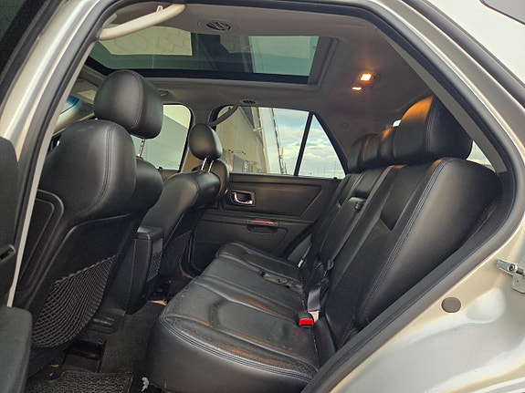 Cadillac SRX 9 of 11