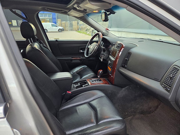 Cadillac SRX 7 of 11