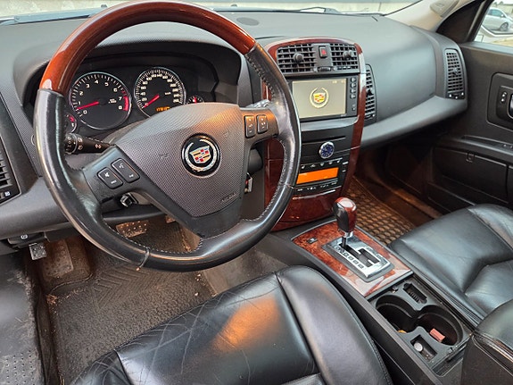 Cadillac SRX 10 of 11