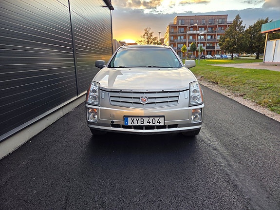 Cadillac SRX 3 of 11