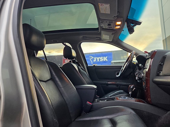 Cadillac SRX 8 of 11