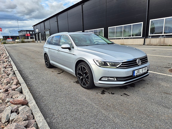 Volkswagen Passat 4 of 17