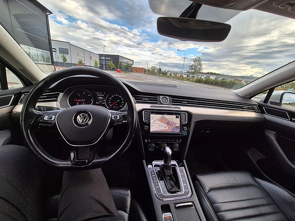 Volkswagen Passat 13 of 17