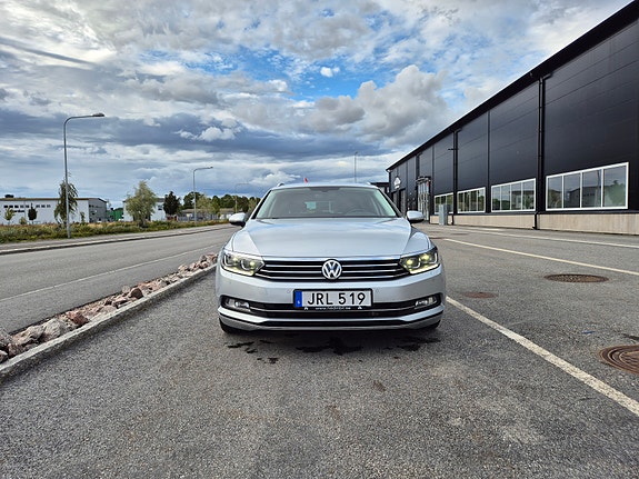 Volkswagen Passat 3 of 17
