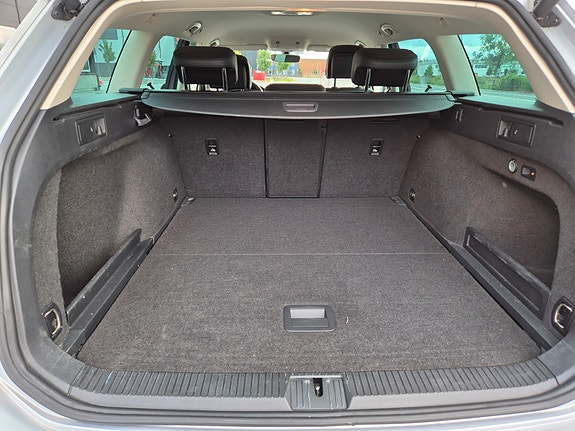 Volkswagen Passat 12 of 17