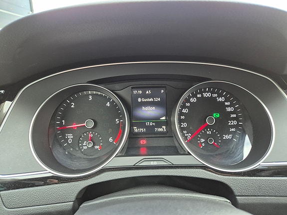 Volkswagen Passat 14 of 17