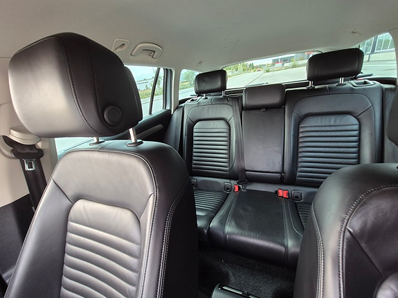Volkswagen Passat 15 of 17