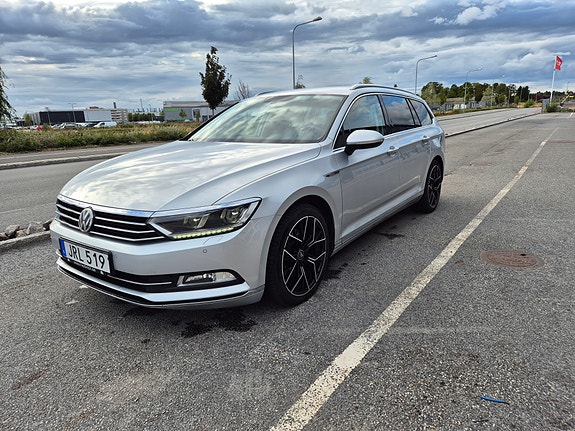 Volkswagen Passat 2 of 17