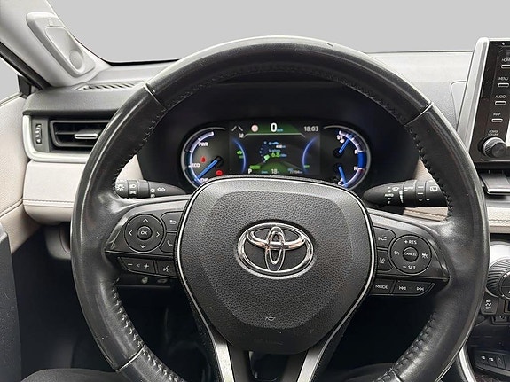 Toyota RAV4 9 of 14