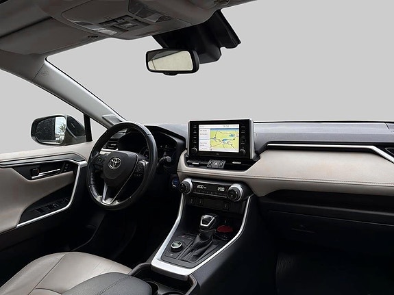 Toyota RAV4 7 of 14