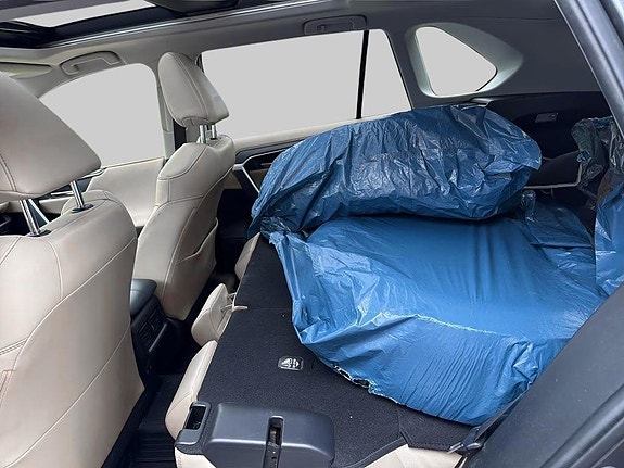 Toyota RAV4 8 of 14