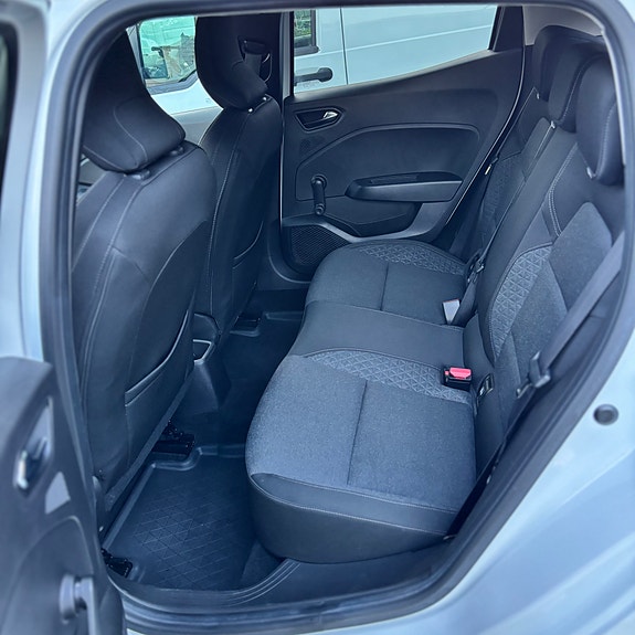 Renault Clio 8 of 11