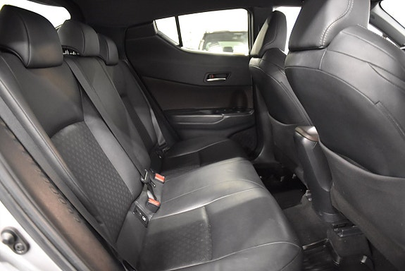 Toyota C-HR 14 of 20