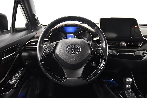 Toyota C-HR 2 of 20
